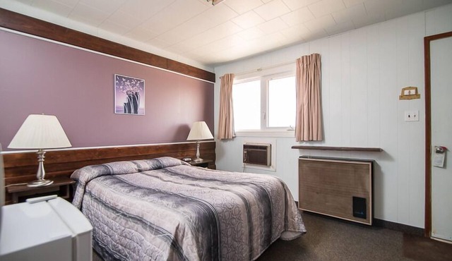 Wild Goose Motel and Campground in Kerrobert