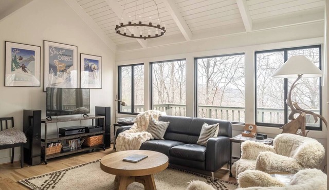 WTG Luxe Cliff House Retreat: Hike, Sip, Relax in Wintergreen Resort