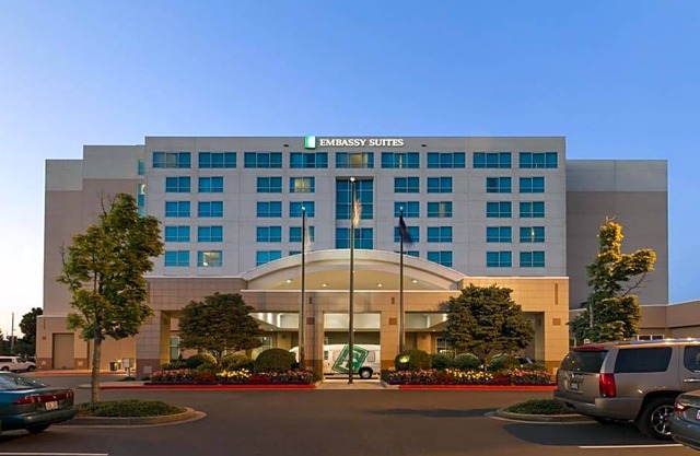3-Star Hotel ∙ Embassy Suites by Hilton Portland Airport in Northeast Portland