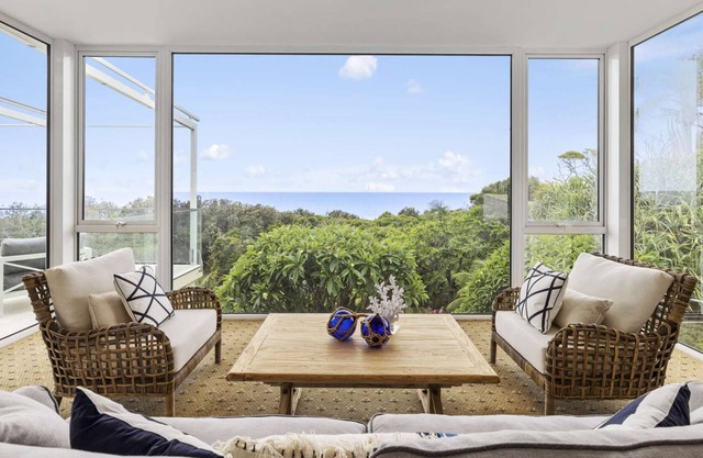 Beachfront, Luxury, Heated Pool, Spectacular Views, Sleeps up to 10 in Sapphire Beach