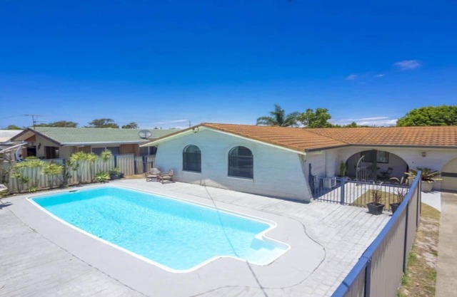 BEACHSIDE BUNGALOW THAT TICKS ALL THE BOXES in WOORIM