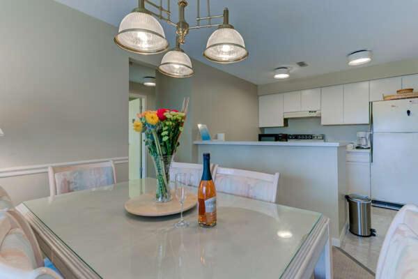 Beautiful Comfy 2 Bedroom Golf Course Condo in Williamsburg