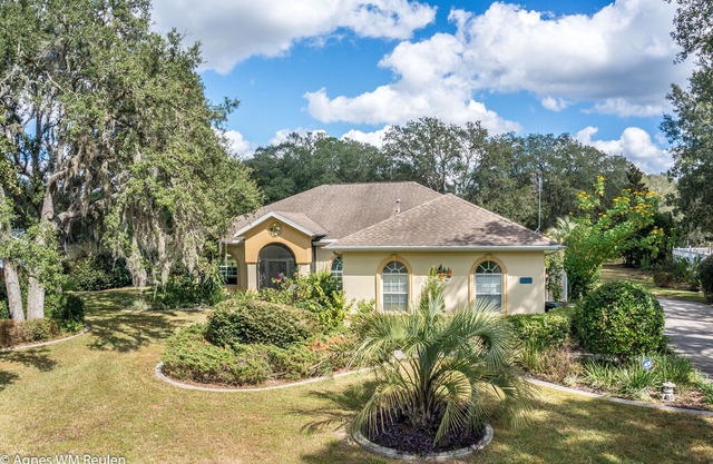 Comfortable Villa with lots of privacy and pool on one acre in Hernando FL in Hernando