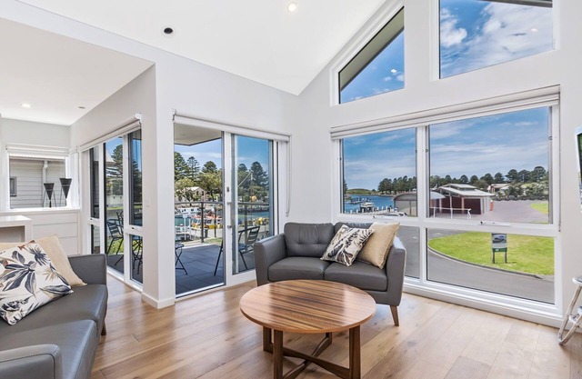 Hearns Beachside Villa Port Fairy 