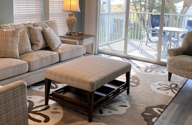 Gorgeous villa only steps away from the beach and pool B2513A in Englewood