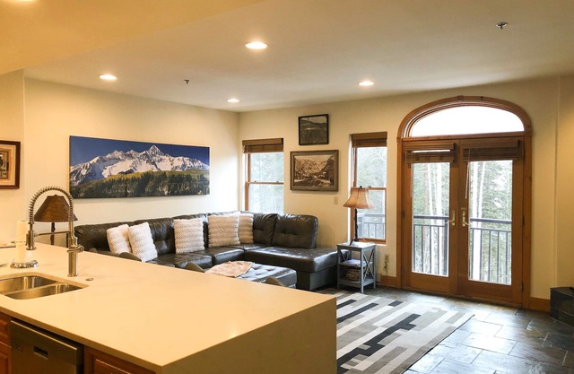Spacious and Quiet 1-Bedroom Condo With Great Amenities in Mountain Village