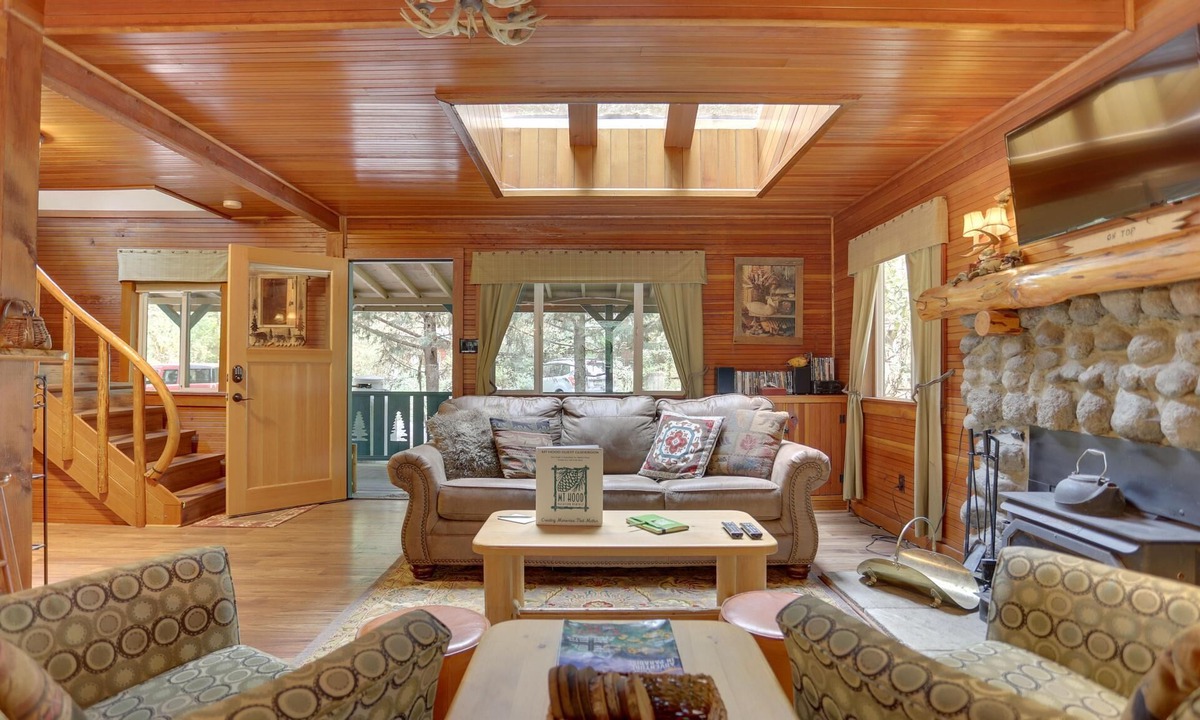 Brightwood Cabin | Charming Dream Catcher Cabin, riverfront, fireplace, hot tub, BBQ, dogs welcome