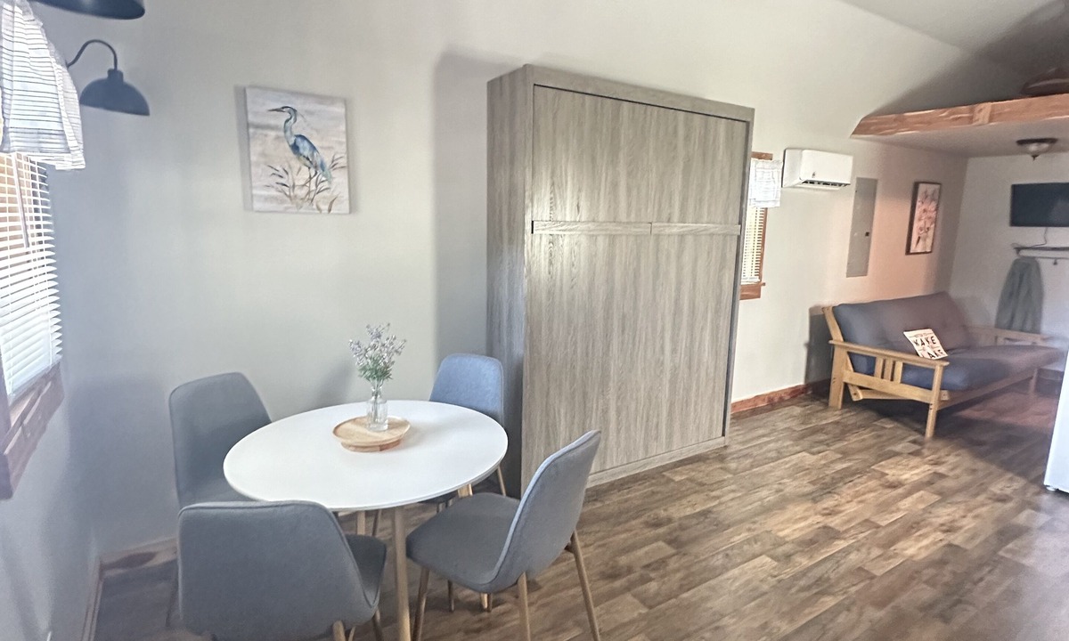 Roach Cabin | Heron's Cabin - Cute Tiny Home - Recently Reduced