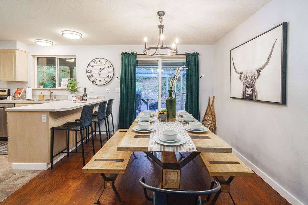 Welches House | Chateau Relaxeau: Game Room Hot Tub Pet Friendly