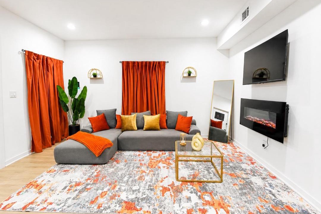 Northeast Houston House | Modern Houston Retreat Near TMC and NRG Sleeps 8