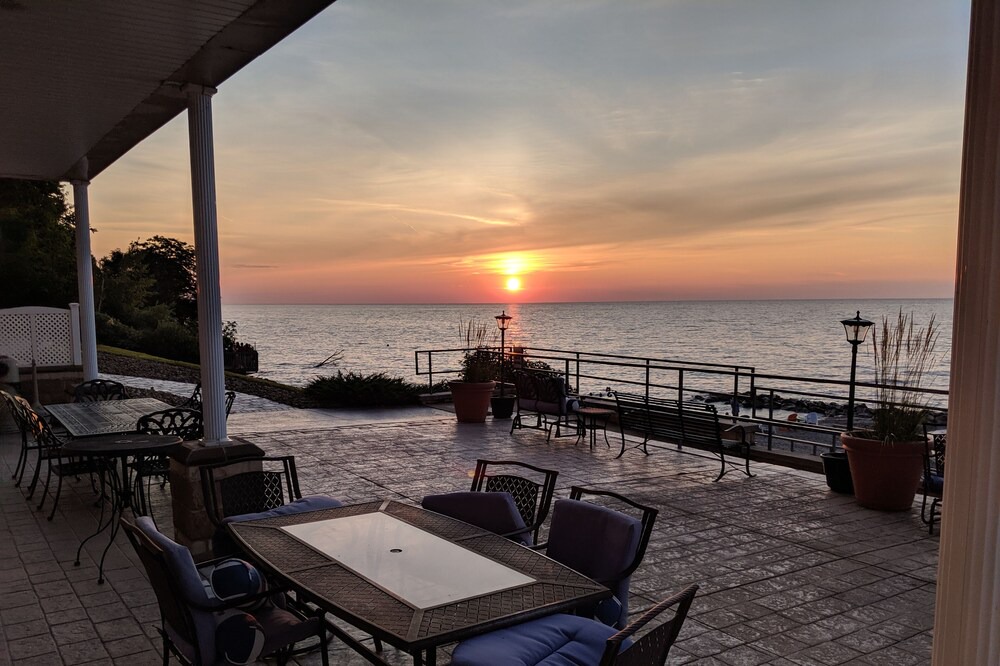 Photo of Patio Balcony in Geneva-on-the-Lake