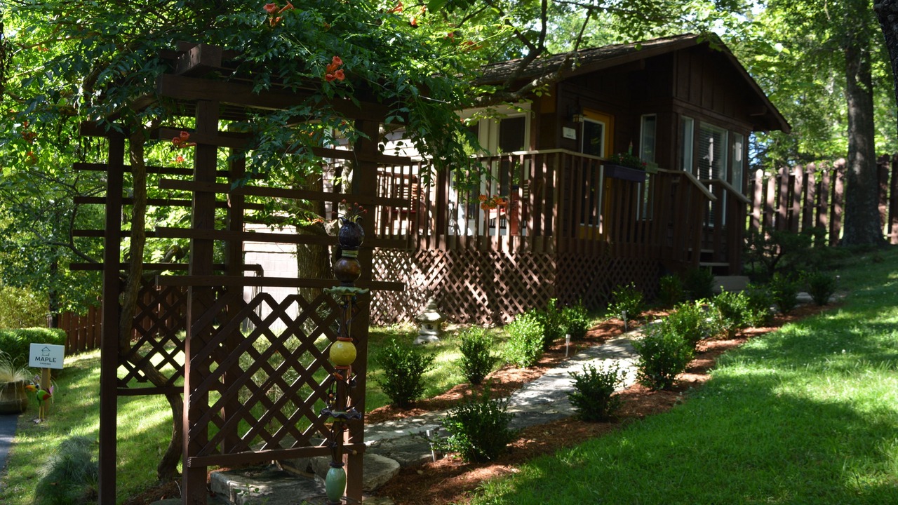 Photo of Bedroom in Eureka Springs Historic District