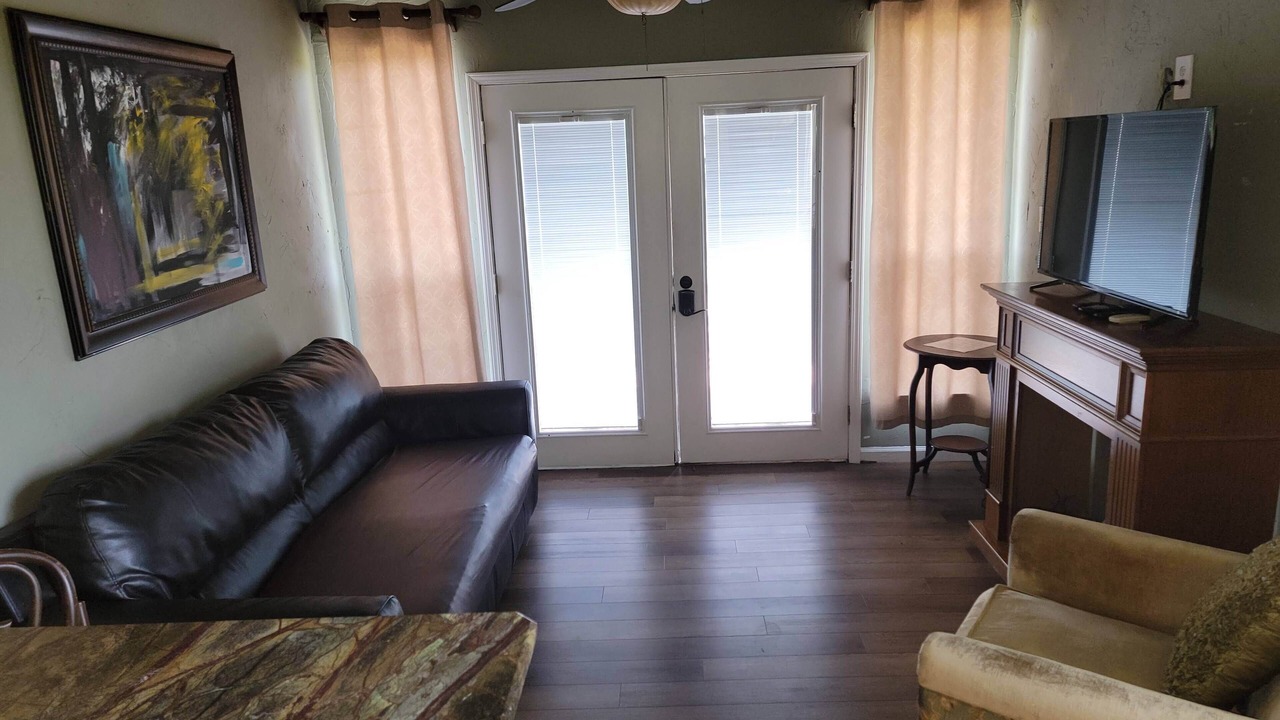 Photo of Livingroom in Davis