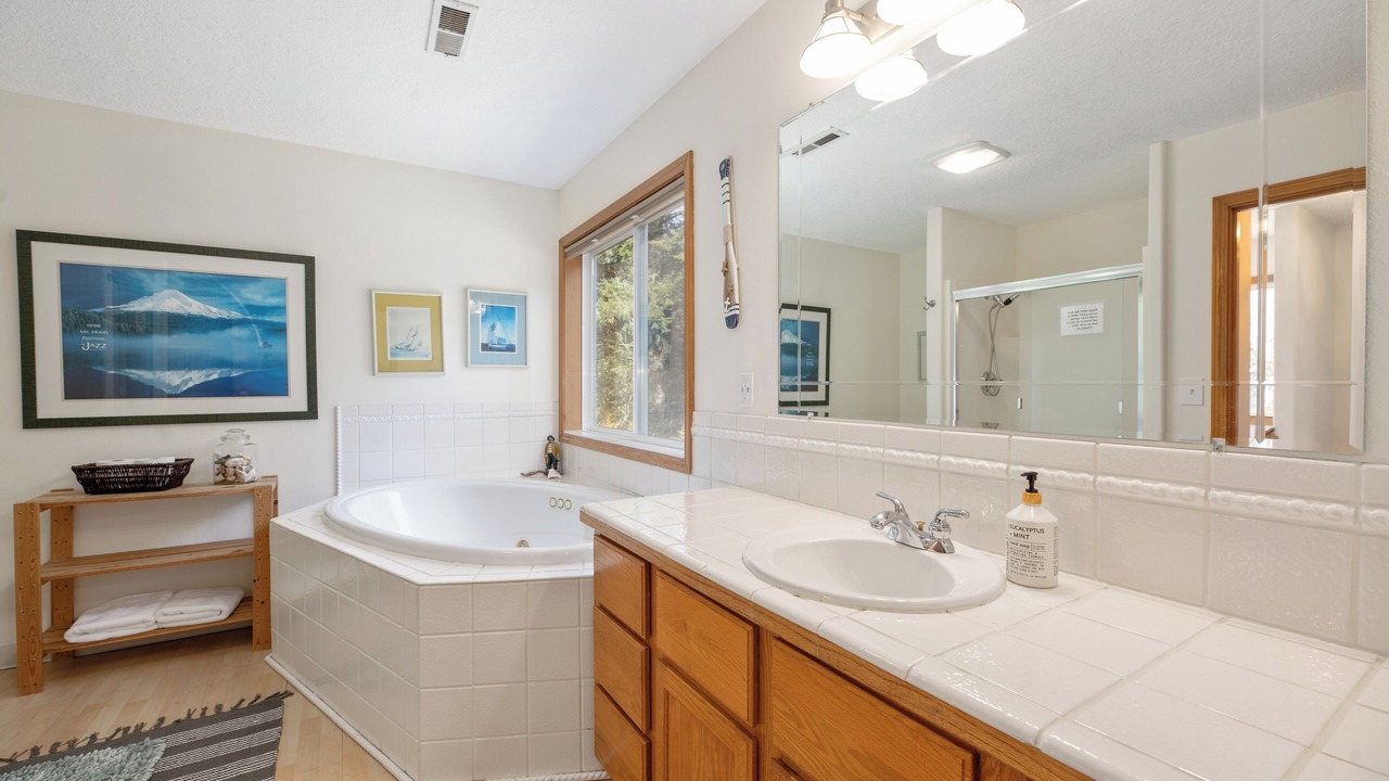 Photo of Bathroom in Rhododendron