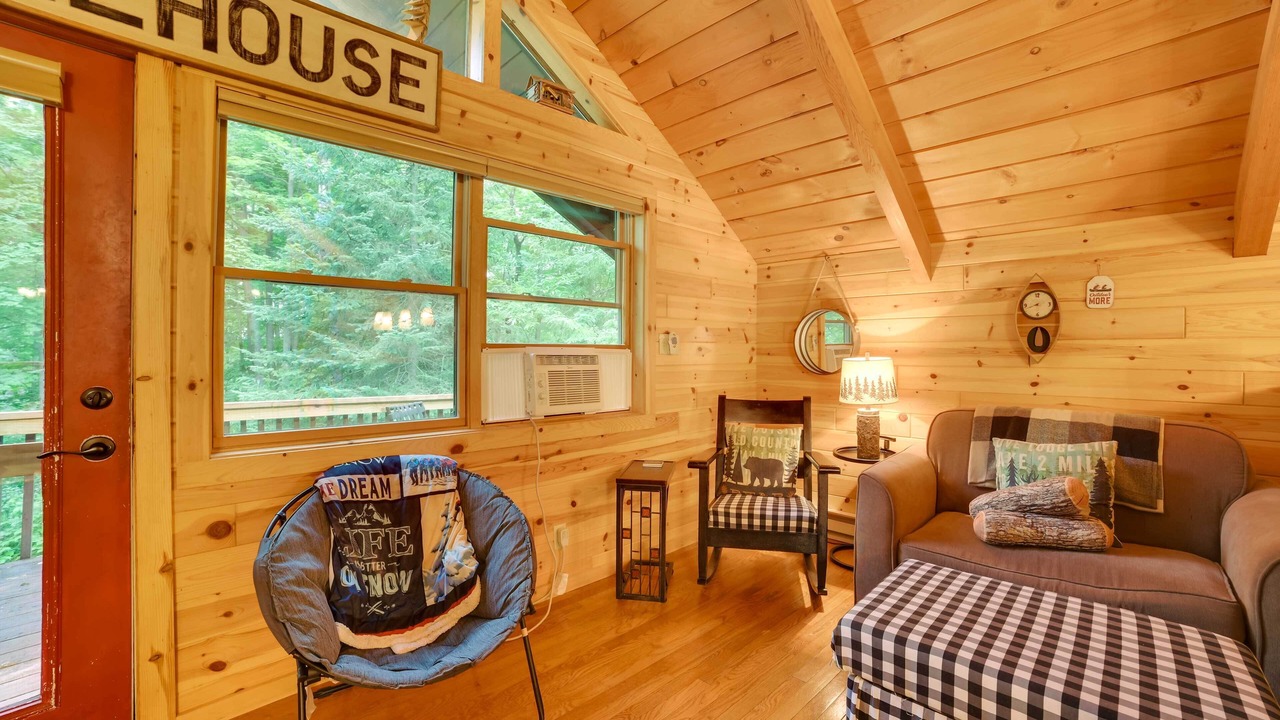 Photo of Livingroom in Elmira