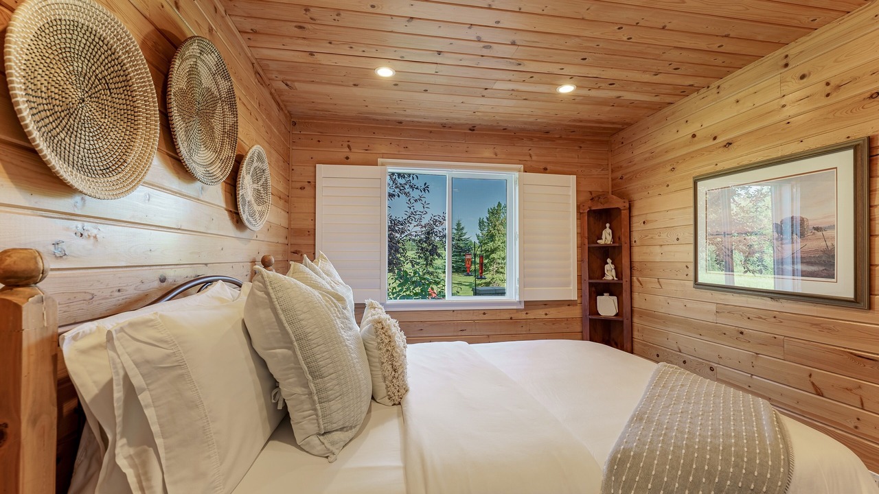 Photo of Bedroom in Strathcona County