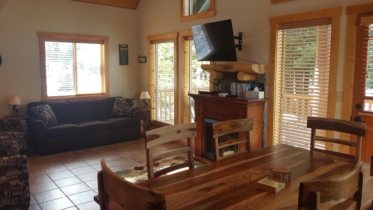 Photo of Livingroom in Klamath Falls