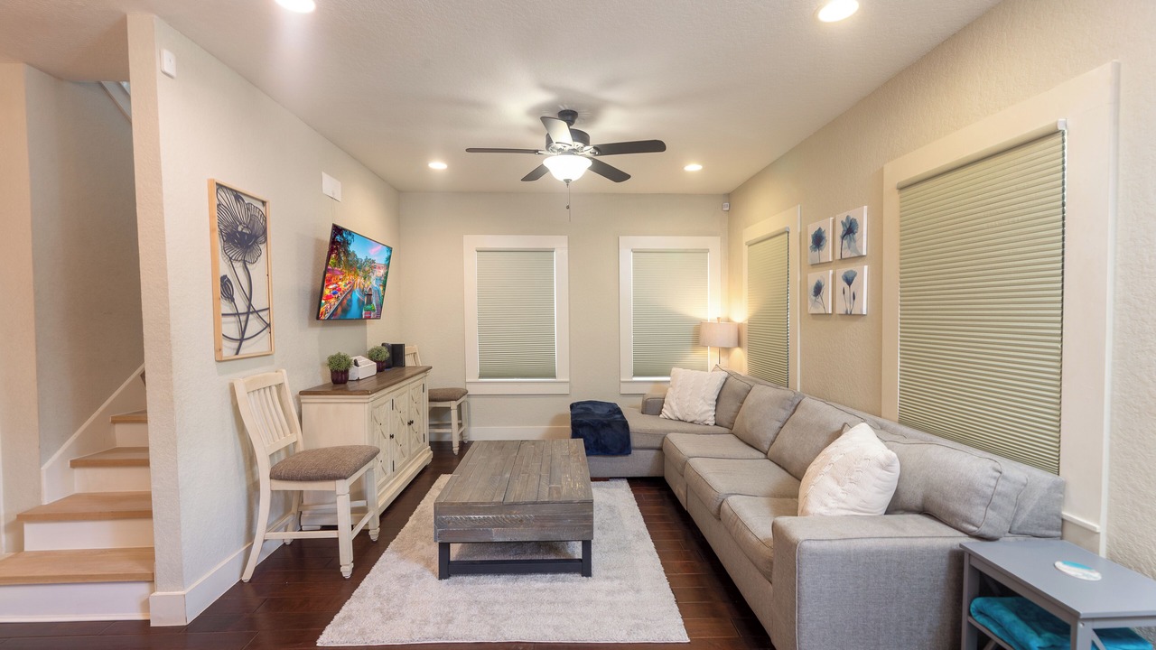 Photo of Livingroom in Near East Side