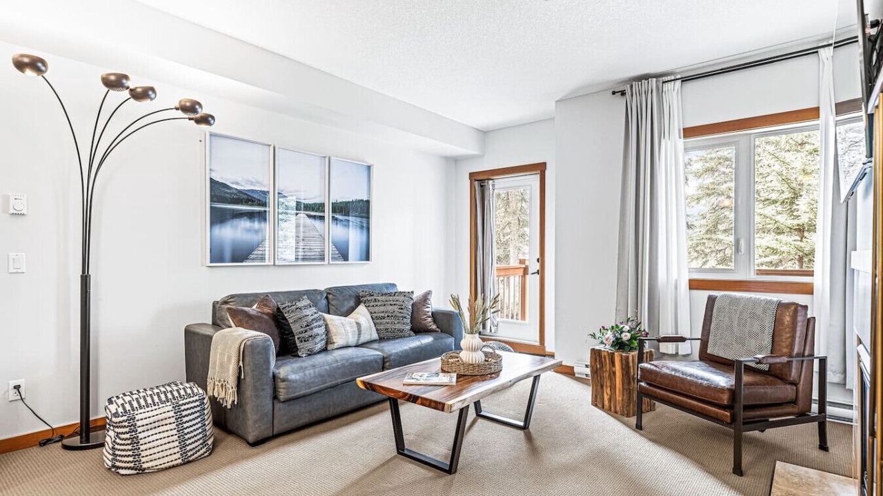 Photo of Livingroom in Cougar Creek