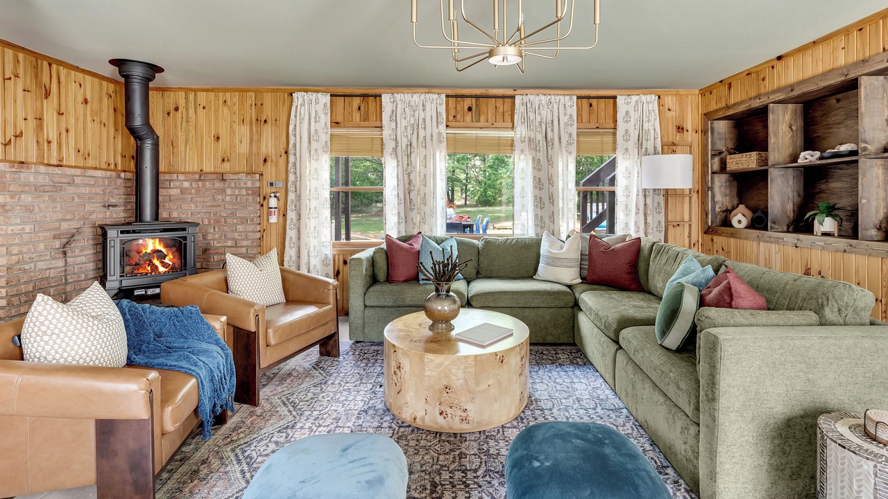 Photo of Livingroom in Lake Arrowhead