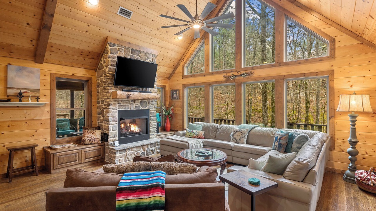Photo of Livingroom in Broken Bow