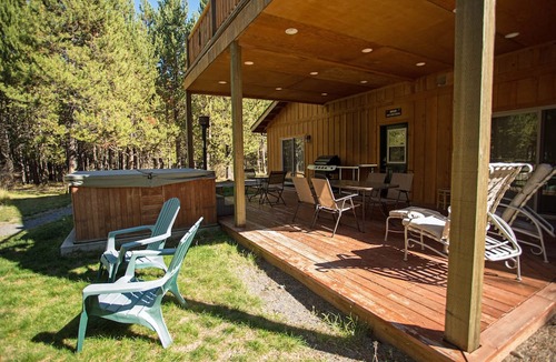 La Pine Cabin | DiamondStone Guest Lodges