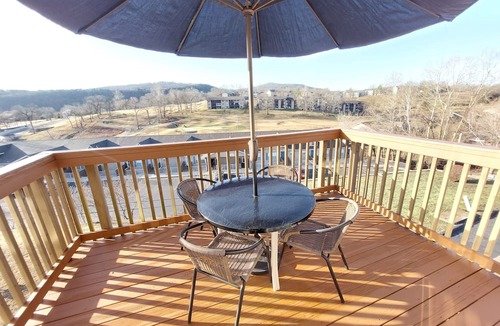 Table Rock Condo | Deer Mountain Branson Suite Overlooking Pointe Royale Golf Course in Branson!