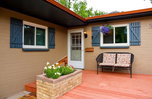 Pleasant Valley House | Hike into Garden of the Gods right from the house! Perfect for families!