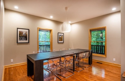 Fayetteville Cabin | Family-friendly spacious cabin in gated community overlooking the NRG Bridge