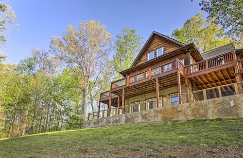 Fair Play Cabin | Lakefront South Carolina Abode w/Deck & Boat Dock