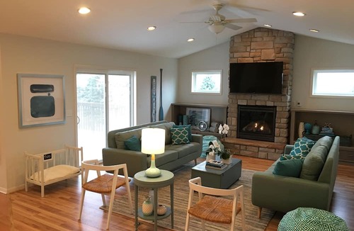 Fennville House | ALLEGAN ORCHARDS Sleeps25,Pool,HotTub,3Acres, Fireplce,FirePit,PoolTable,PingPng