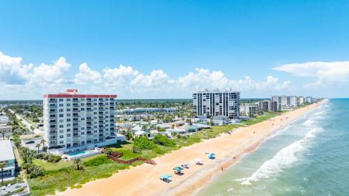 Seawinds Condo Apartment | NEW listing! Direct Oceanfront 2-2 - Fully Updated - Heated Pool & Garage Parking