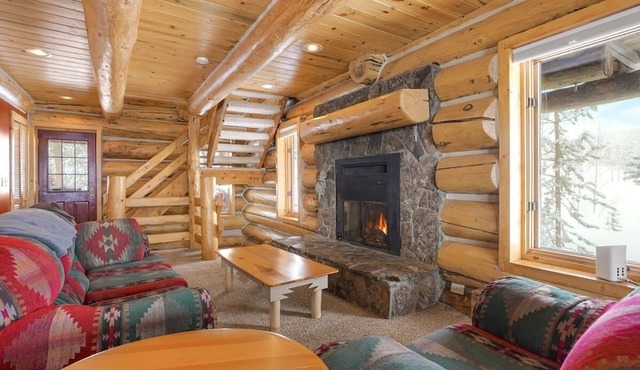 Boulder Cat Lodge - Sleeps 14 - Pet friendly,nMtn views & close to ski resorts in Silverthorne