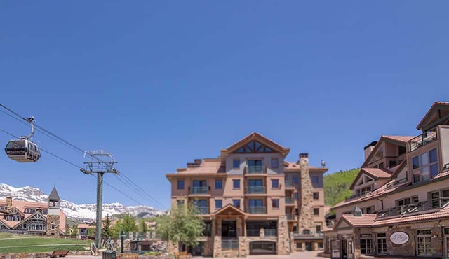 Blue Mesa Lodge 32A by Avantstay Located In The Heart Of Mountain Village w/Prime Skiing Access in Telluride
