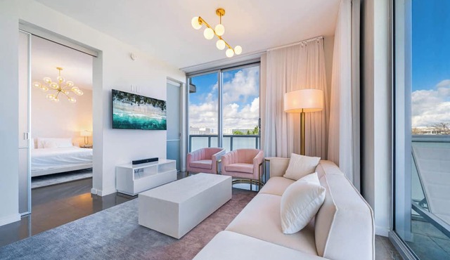 Ocean View Elegance | Rooftop Pool, Beach Access in Miami