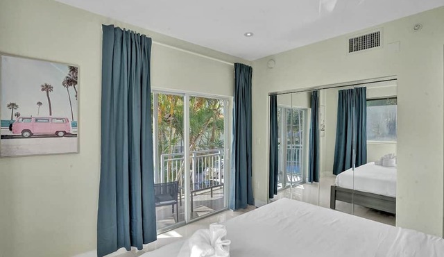 Nautilus Suite 2BD/2BA Miami Beach Villa Monaco in Miami Beach