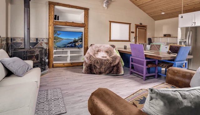 AC, Walk 2 Lake, Go Karts, Dining & Shops, King Bed, 55" TVs+Fenced Yard 4 Pet! in Big Bear