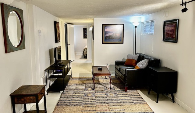 The Montana Studio - cute, close and convenient - new remodel in Portland
