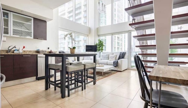 Brickell River LOFT/parking & 12 min to South Beach in Miami