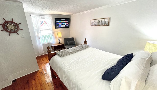 ENTIRE UNIT: Charming Century Home in Harbour town in Vermilion