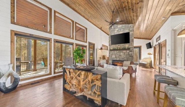 Private Pool · Sauna · Hot Tub · Just for Two in Broken Bow