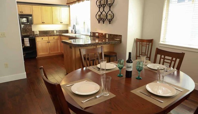 Creekside Luxury @ Eaglecrest-Dog Friendly Escape! in Redmond
