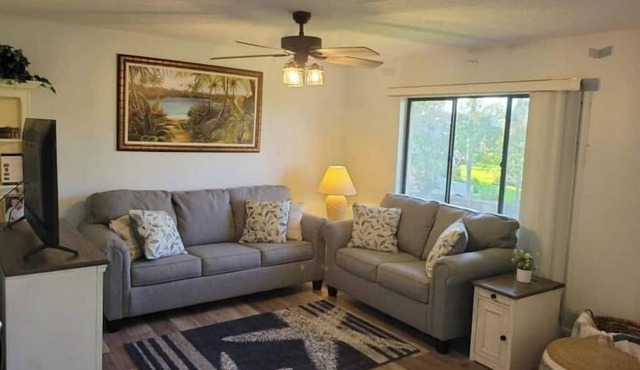 Waterfront Relaxing Condo-heated pool & spa- near Fort Desoto in St. Petersburg
