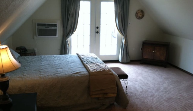 Eagle's Nest - Luxury Suite with Spectacular Panoramic Views! in Hollister
