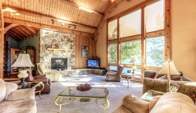 LOZ Family Fun Lakefront Vacation Log Home #8 , 6500sf, 5bd, loft, 4 bath in Camdenton