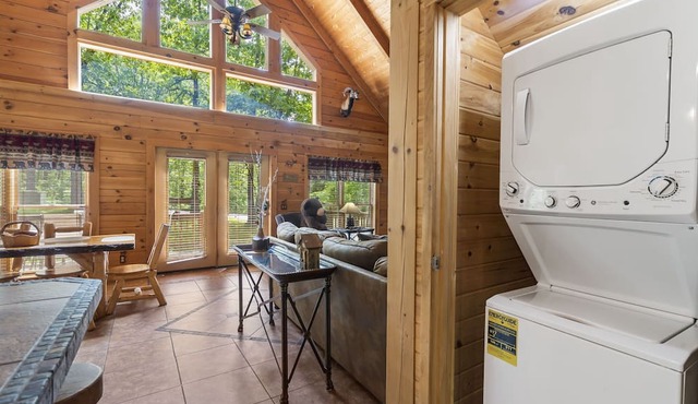 Secluded Lodge w HotTub Loft w Games Near Big Cedar Trophy Buck Pet Friendly Car Charger Slide in Ridgedale
