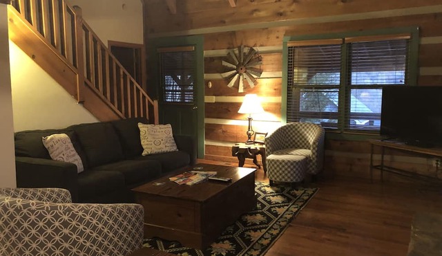 Mountain Cabin/Duplex in Downtown Banner Elk *REMODELED BATH*2BD 2BA + loft in Banner Elk