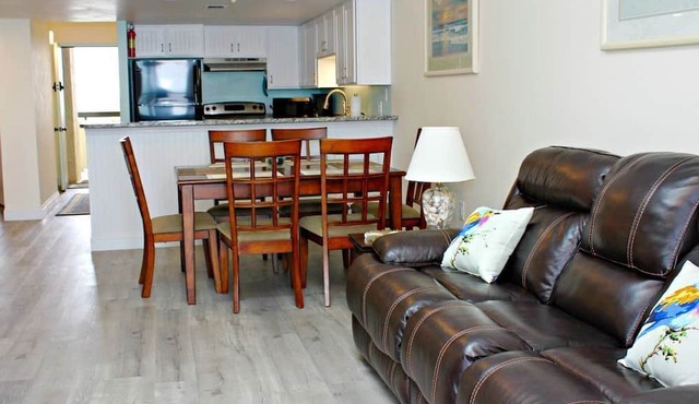 Family Friendly Top Floor Oceanfront Sleeps 6 Balcony Pools in North Myrtle Beach