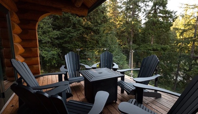 Lake front Lodge on Lake Swift in Cougar
