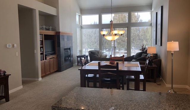 Fabulous Eagle Crest Resort Juniper Meadow, Private Hot Tub, Golf Course, Pool in Redmond